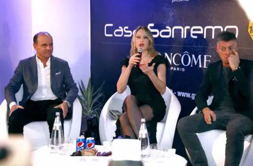 Anna Falchi inaugura "Casa Sanremo"con l'ex di Valeria Marini