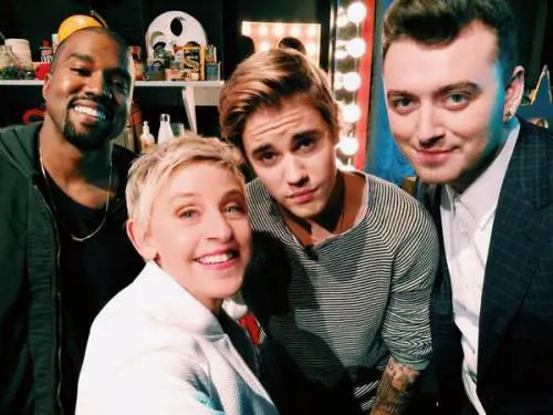 Justin Bieber fa lo stalker... coi piedi d'oro