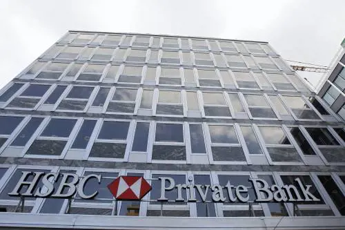 Gogna fiscale sui famosi per i conti in Svizzera