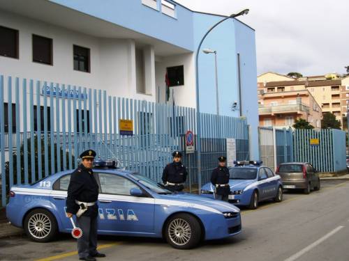 Nuova caserma di polizia distrutta dal vento: è costata 7,5 milioni
