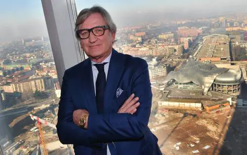 Salone del Mobile: design, luce, l'ufficio di De Lucchi e 64 storie del made in Italy