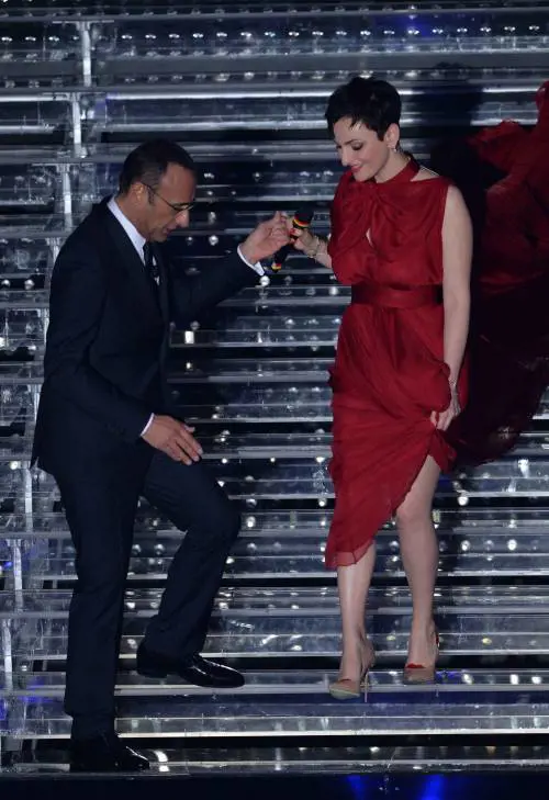 Sanremo, Arisa e il timore di inciampare sulle scale