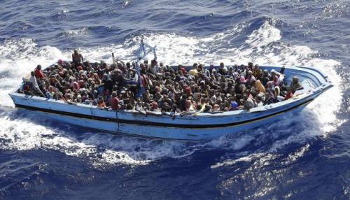 Un milione di migranti  pronti a invadere l'Italia