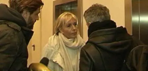 Catherine Spaak contro Staffelli: il marito rompe una telecamera