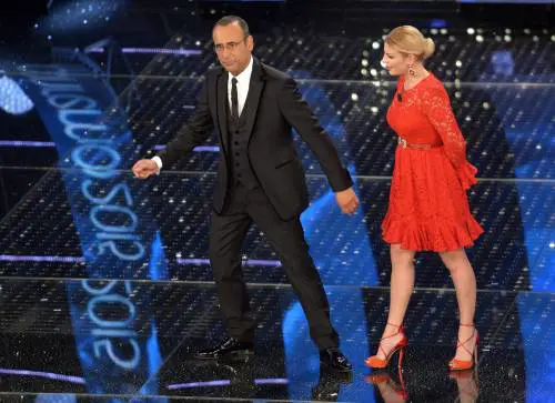 Sanremo, il look in rosso di Emma Marrone
