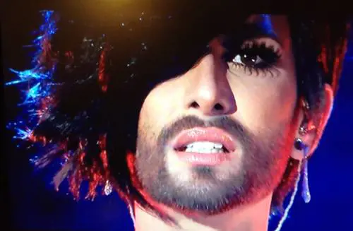 Conchita Wurst e l'imbarazzante scivolone: viene chiamata "il barbetta"