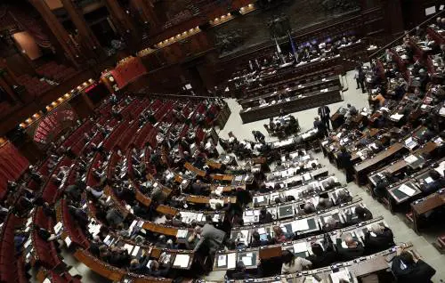 Politici professionisti per legge