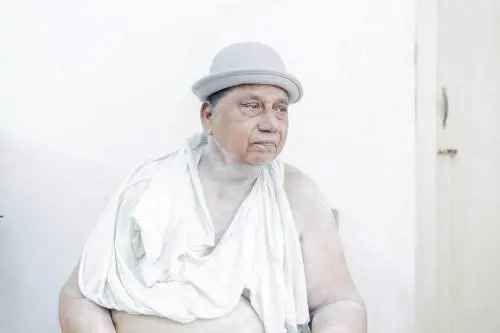 Sarker Protick, secondo premio nelle Daily Life Stories. John indossa il cappello del nipote a Dhaka, in Bangladesh