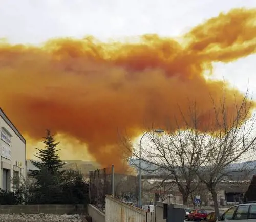 Allarme, nube tossica a Barcellona