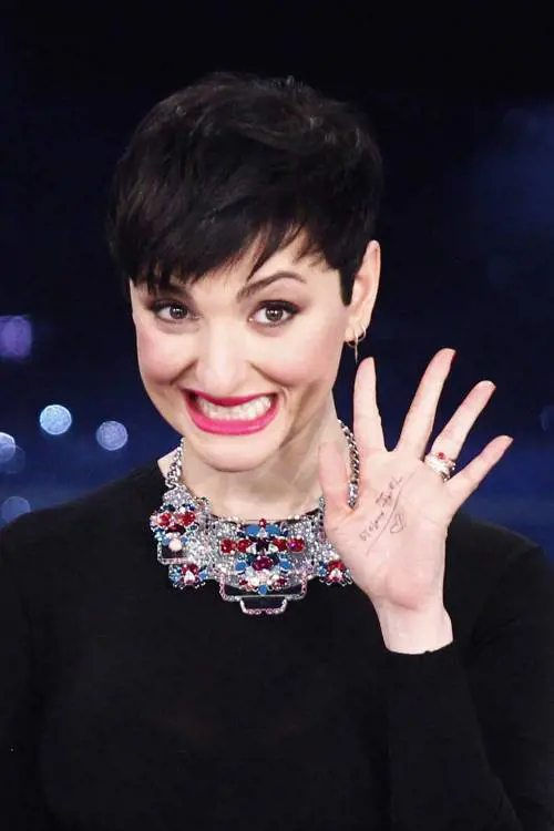La gaffe di Arisa: "Ma anestetico e antidolorifico non sono la stessa cosa?"