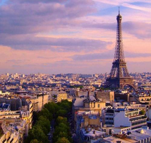 Droni sospetti su Parigi, la Procura apre un'inchiesta