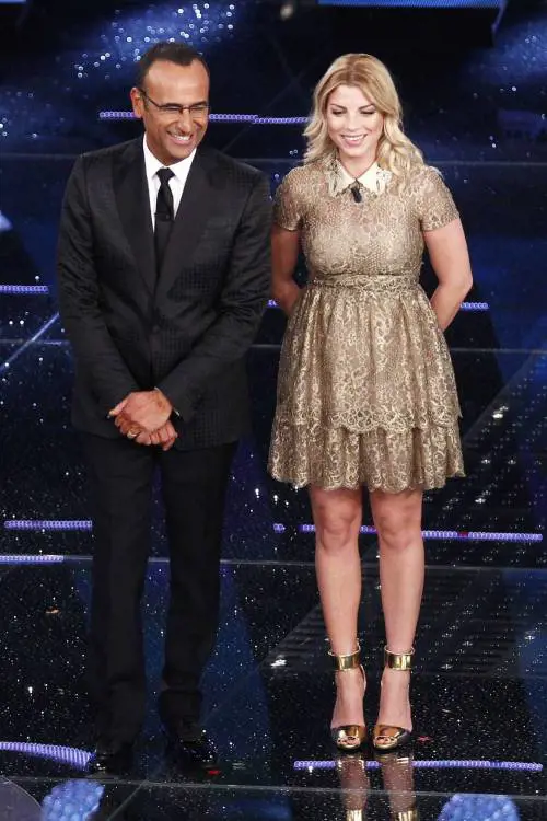 Emma Marrone con Carlo Conti durante la terza serata del Festival