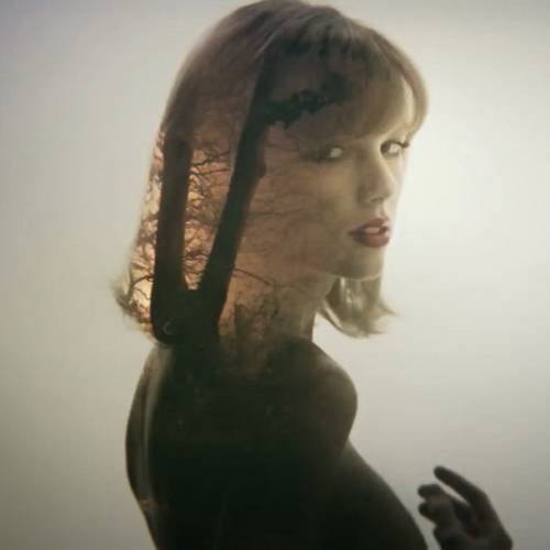 Taylor Swift: sensuale e misteriosa in attesa del nuovo singolo Style