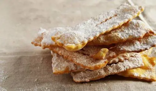 Dolci di Carnevale, chiacchere al forno