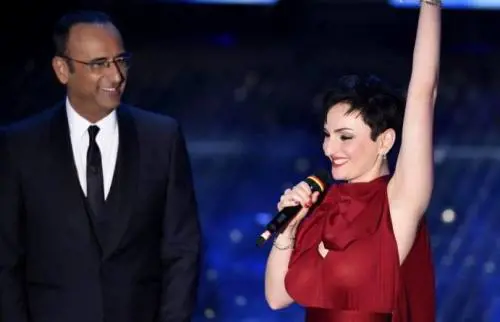 Arisa si confessa dalla Bignardi: "Avevo il copricapezzoli, pensavo bastasse"