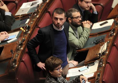 Ex M5s a far da stampella a Renzi