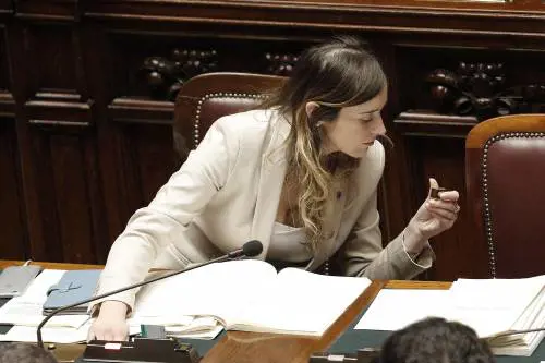La banca di papà Boschi vuole ricorrere al Tar contro il commissario