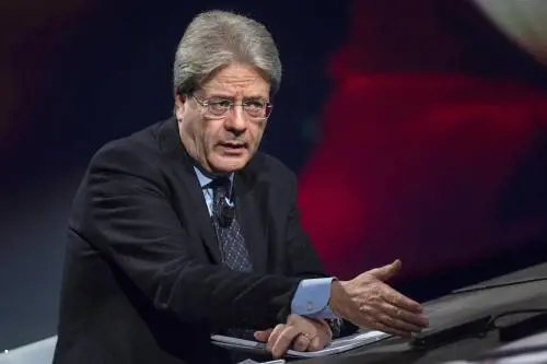Frontalieri, Gentiloni minaccia la Svizzera: "Così salta l'intesa con la Ue"