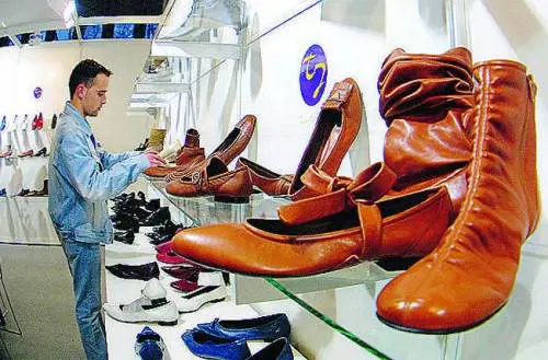 Per camminare comodi e alla moda ecco cosa calzeremo il prossimo anno