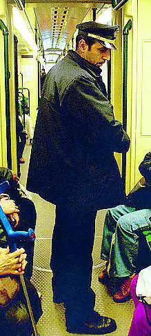 Controlli a stranieri, aggredito agente in borghese