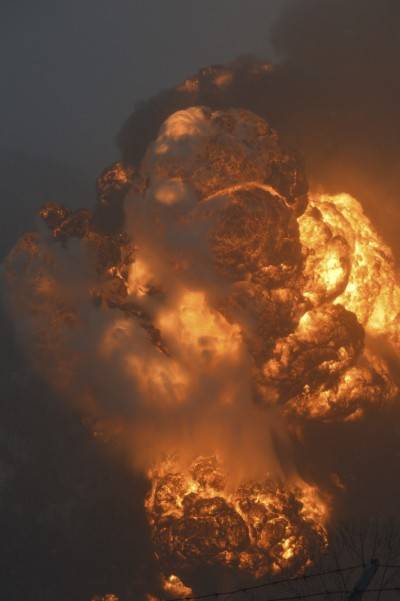 Treno deragliato, enorme incendio nel West Virginia