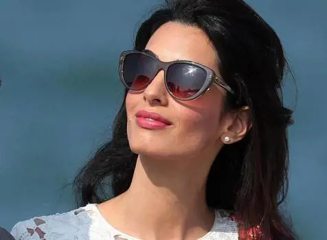 Tsipras molla lady Clooney: "Troppo cara la sua parcella per farci riavere il Partenone"