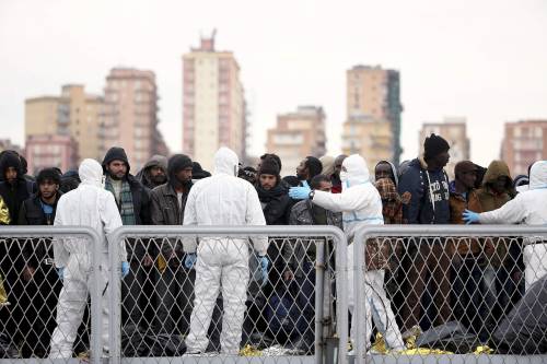 Boom di richieste di asilo: l'Italia è il Paese del Bengodi