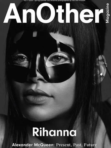 Dietro la maschera c'è Rihanna, in versione fetish