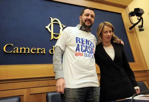 Esposto contro Renzi e Alfano: "Favoriscono l'immigrazione"