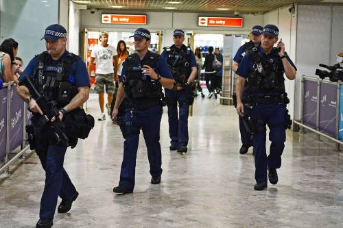 "Bomba sporca" in aeroporto: allarme a Londra