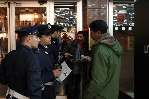 Il vero allarme i criminali stranieri: ogni giorno arrestati trenta immigrati