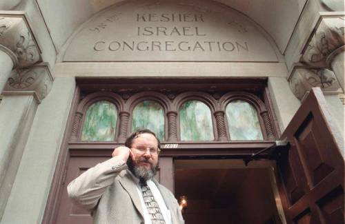 Rabbino guardone: in sinagoga spiava ​le fedeli al bagno