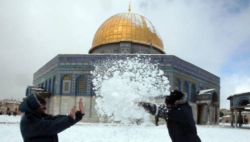 Una coltre di neve ricopre Gerusalemme