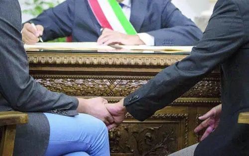 Annullamento nozze gay Il Comune attacca tutti