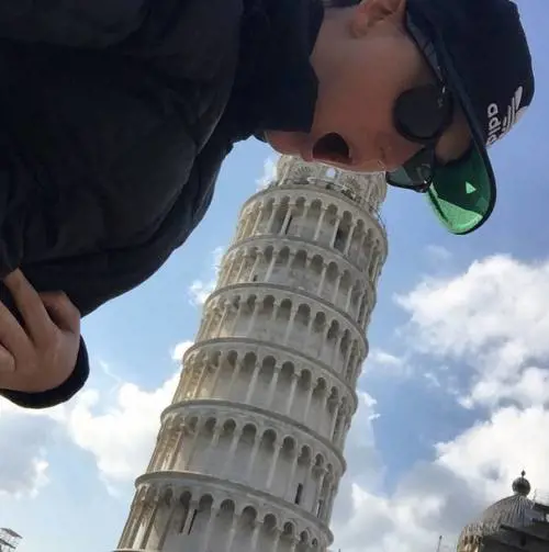 Scandalosa Katy Perry: foto con la Torre di Pisa