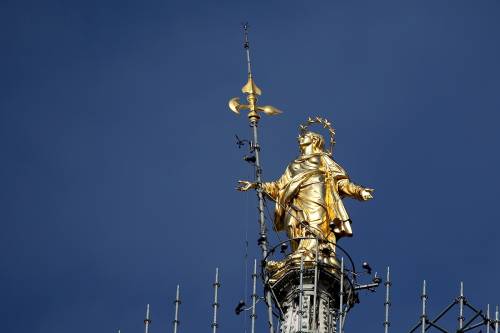 Pisapia mette il burqa pure alla Madonnina