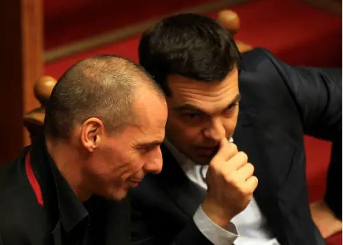 La resa di Tsipras alla Troika: così restano i tagli e l'austerity
