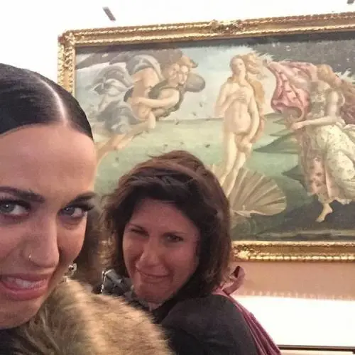 Così Katy Perry insulta le bellezze d'Italia