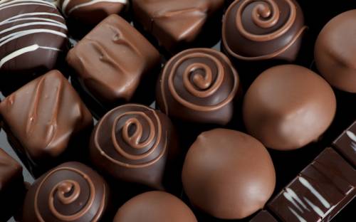Mangiare cioccolato fa bene: ecco sette insospettabili benefici