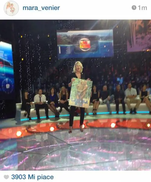 Isola, Mara Venier e Alfonso Signorini desnudi: la simpatica gag in studio