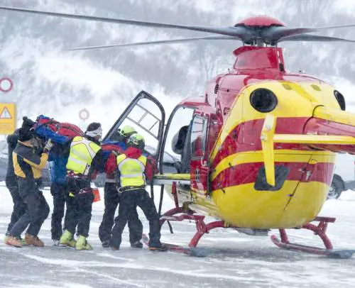 Tentano passaggio nella neve: 5 migranti finiscono congelati