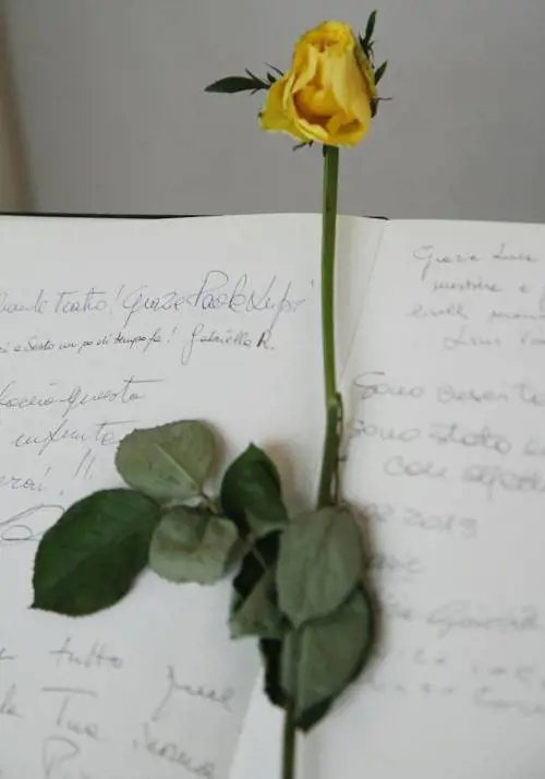 Un fiume di messaggi nel foyer del Piccolo: «Maestro ci mancherai»