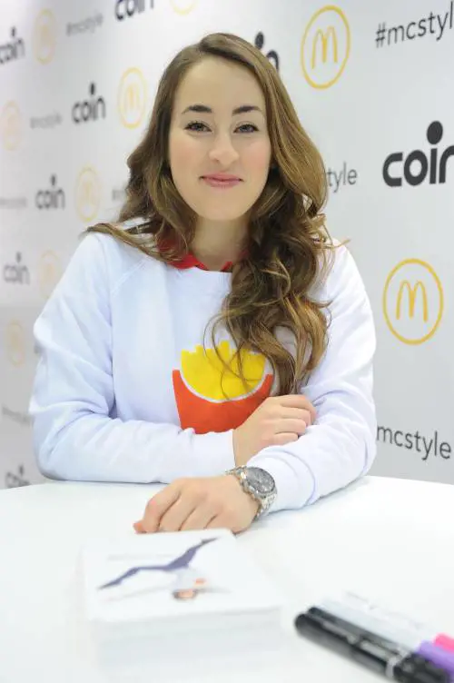 Carlotta Ferlito presenta la sua collezione di moda