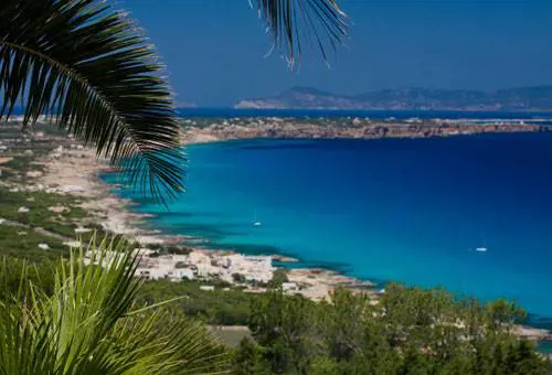 Troppe auto, Formentera le vuole tassare