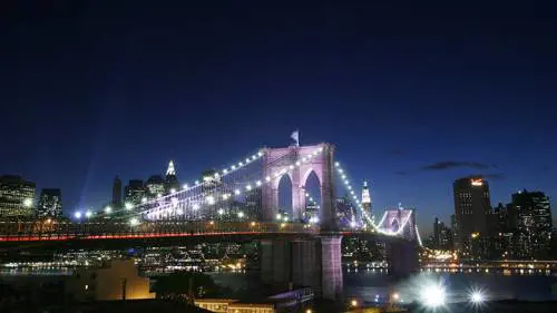 A New York uno su due non parla inglese: il Comune assume traduttori