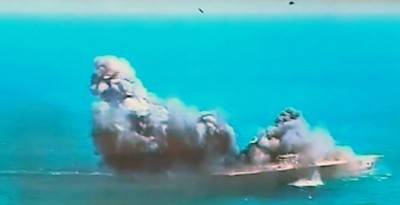 Iran, bombardata finta portaerei americana. Ecco il video