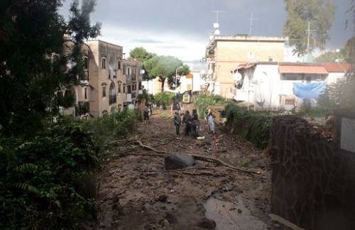 Maltempo, frana nell'isola di Ischia: muore un uomo 