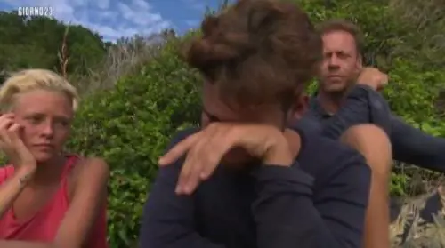 Isola, Valerio Scanu scoppia in lacrime: "Non ho mai detto "ti amo" ad una persona"
