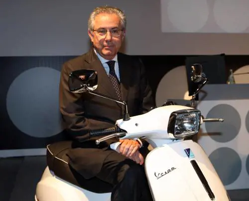 Piaggio rivede l'utile e premia i soci