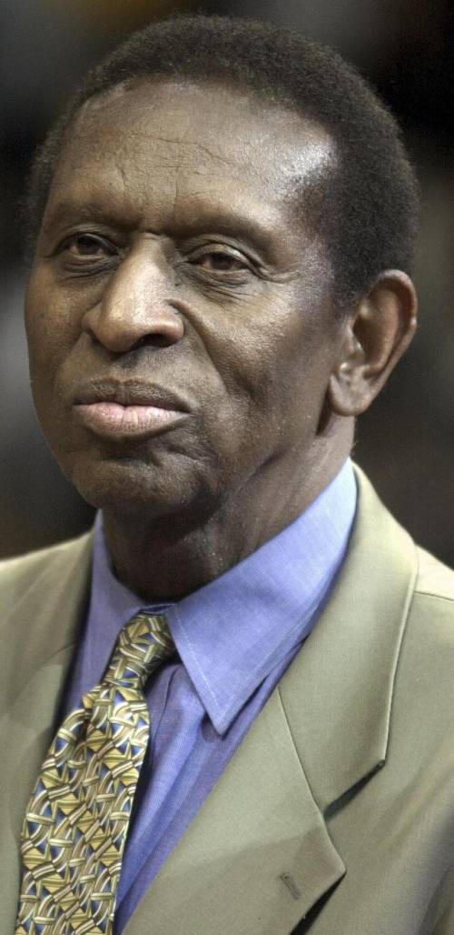 Addio a Lloyd, cambiò colore al basket Nba
